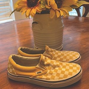 Gently used Vans women’s size 7.5. Men’s size 6.